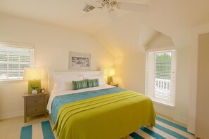 บ้านพัก, เตียงคิงไซส์ 1 เตียง (Peach House Upstairs) | 1 ห้องนอน, เครื่องนอนระดับพรีเมียม, Wi-Fi