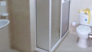 舒適單棟房屋, 4 間臥室, 無障礙, 花園景 | 浴室 | 提供毛巾