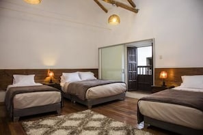 Egyptian cotton sheets, premium bedding, desk, iron/ironing board - Hospedaje Casa de Fierro - Adults Only (Cusco)
