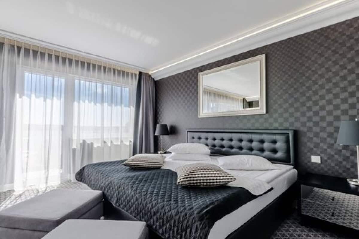 apartment | 1 bedroom, blackout curtains, iron/ironing board, travel cot