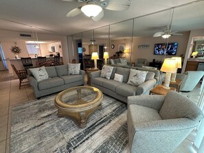 Living area - Gulf Front Condo with Stunning Views! (Pensacola)