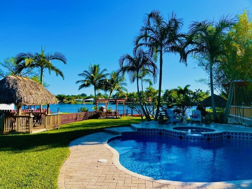 Fun Family Lake House: Fish, Swim, Golf, Kayak, Near W Palm Bch • Sleeps 14