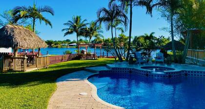 Fun Family Lake House: Fish, Swim, Golf, Kayak, Near W Palm Bch • Sleeps 14