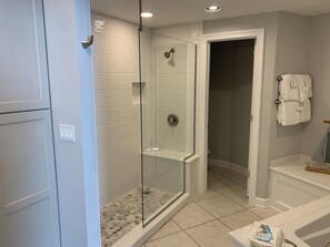Bathroom - Eden West 905 Completely updated Gulf Front Condo with Stunning Views! (Pensacola)