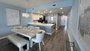Dining - Updated W 700 1 Bedroom 2 Bath Gulf Front Condo with Stunning Views! (Pensacola)