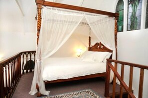 2 habitaciones, tabla de planchar con plancha y ropa de cama