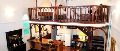 المنشأة من الداخل