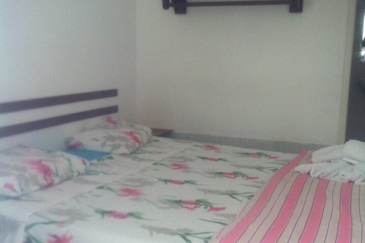 Comfort Room, 1 King Bed, Non Smoking | Minibar, free WiFi, bed sheets