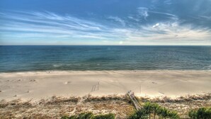 På stranden