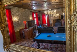 Games room - ⭐Chateau de Scandaillac 10 Bedroom 13th Cen. Castle (Saint-Eutrope-de-Born)