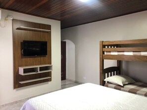 4 habitaciones, tabla de planchar con plancha y wifi 