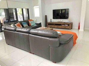 TV, fireplace, Netflix, DVD player