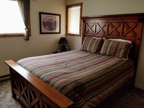 3 chambres, fer et planche à repasser, Wi-Fi gratuit, draps fournis
