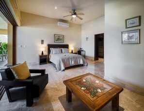 Tabla de planchar con plancha, wifi y ropa de cama 