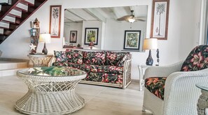 Smart TV, video games, DVD player, books - Beautiful beachfront at The Villas On Great Bay (Philipsburg)