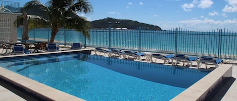 屋外プール、インフィニティプール