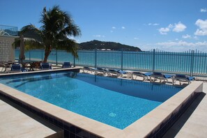 Outdoor pool, an infinity pool - Beautiful beachfront at The Villas On Great Bay (Philipsburg)