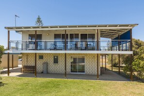 Exterior - Beach Break - Family Accommodation with Ocean Views (Lancelin)