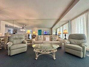 TV, stereo - Gulf Front Condo with Stunning Views! (Pensacola)