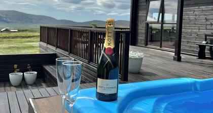 Golden Circle, luxury cabin with 360° view, hot tub & Sauna - 45 min from Rvk.