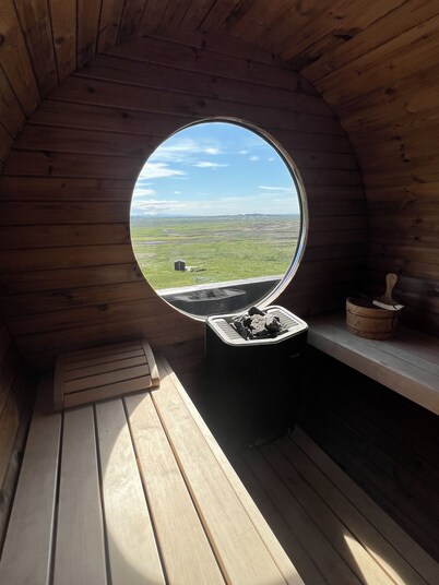 Golden Circle, luxury cabin with 360° view, hot tub & Sauna - 45 min from Rvk. 