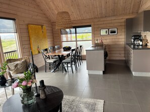Dining - Golden Circle, luxury cabin with 360° view, hot tub & Sauna - 45 min from Rvk. (Grímsnes og grafningshreppur)
