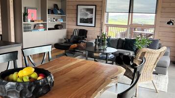 Smart TV, books, stereo