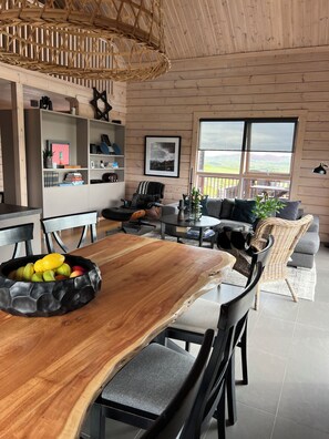 Smart TV, books, stereo