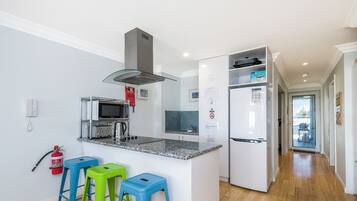 Fridge, microwave, dishwasher, coffee/tea maker