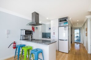 Fridge, microwave, dishwasher, coffee/tea maker