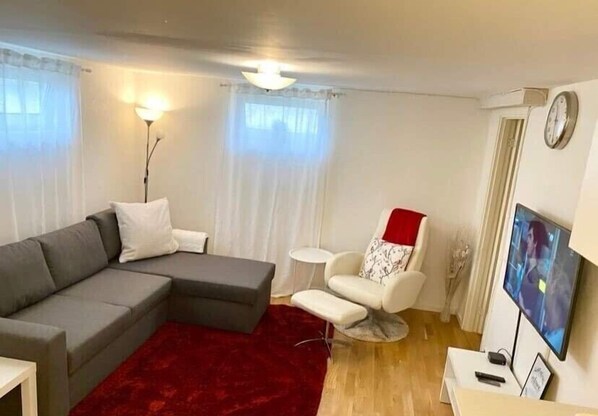 Smart TV, DVD player, stereo