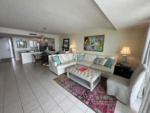 Living area - Gulf Front Condo with Stunning Views! (Pensacola)