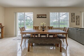 Dining - Renewed luxury property 20 min from Disney and major parks (Davenport)