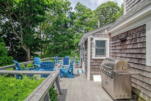 Outdoor dining - Game Room Walk to Nantucket Sound! (South Chatham)