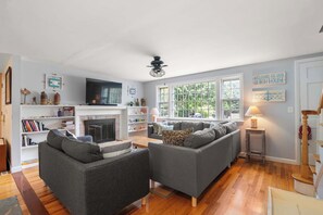 TV, offices - Game Room Walk to Nantucket Sound! (South Chatham)