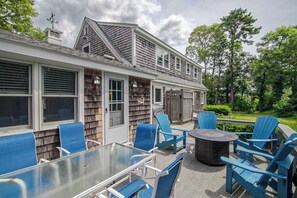 Outdoor dining - Game Room Walk to Nantucket Sound! (South Chatham)