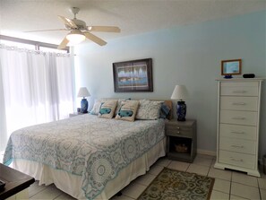 3 makuuhuonetta, silitysrauta/-lauta, ilmainen Wi-Fi, vuodevaatteet