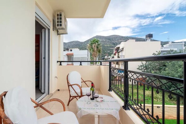 Property grounds - Cosy apt, stunning mountain view, 5 min to the beach (Stalida)