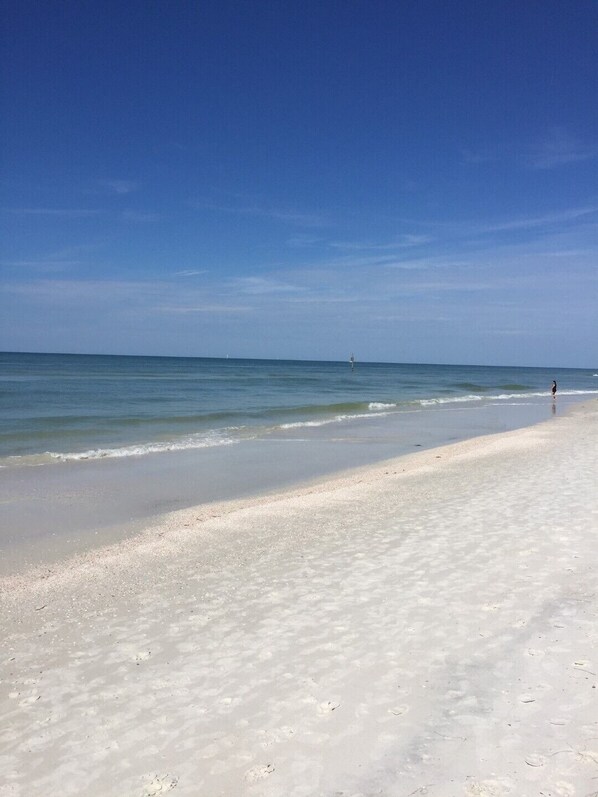 Beach nearby, sun-loungers, beach umbrellas, beach towels