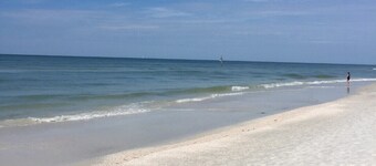 きれいなビーチへの44の入り口、1分前に