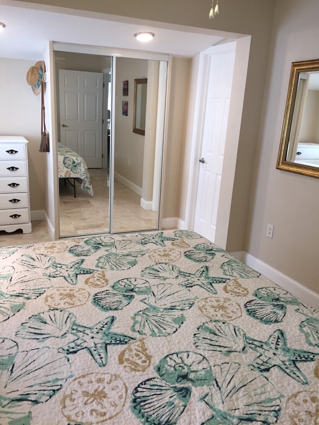 2 bedrooms, iron/ironing board, travel cot, free WiFi
