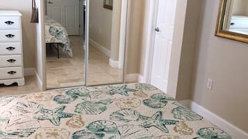 2 bedrooms, iron/ironing board, travel cot, free WiFi