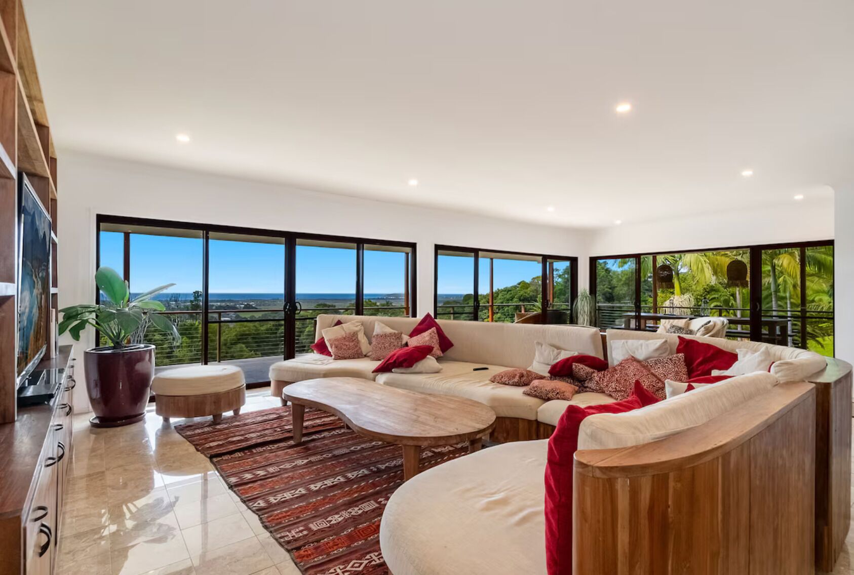 Smart TV, DVD player, books, stereo