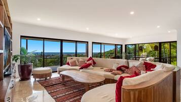 Smart TV, DVD player, books, stereo