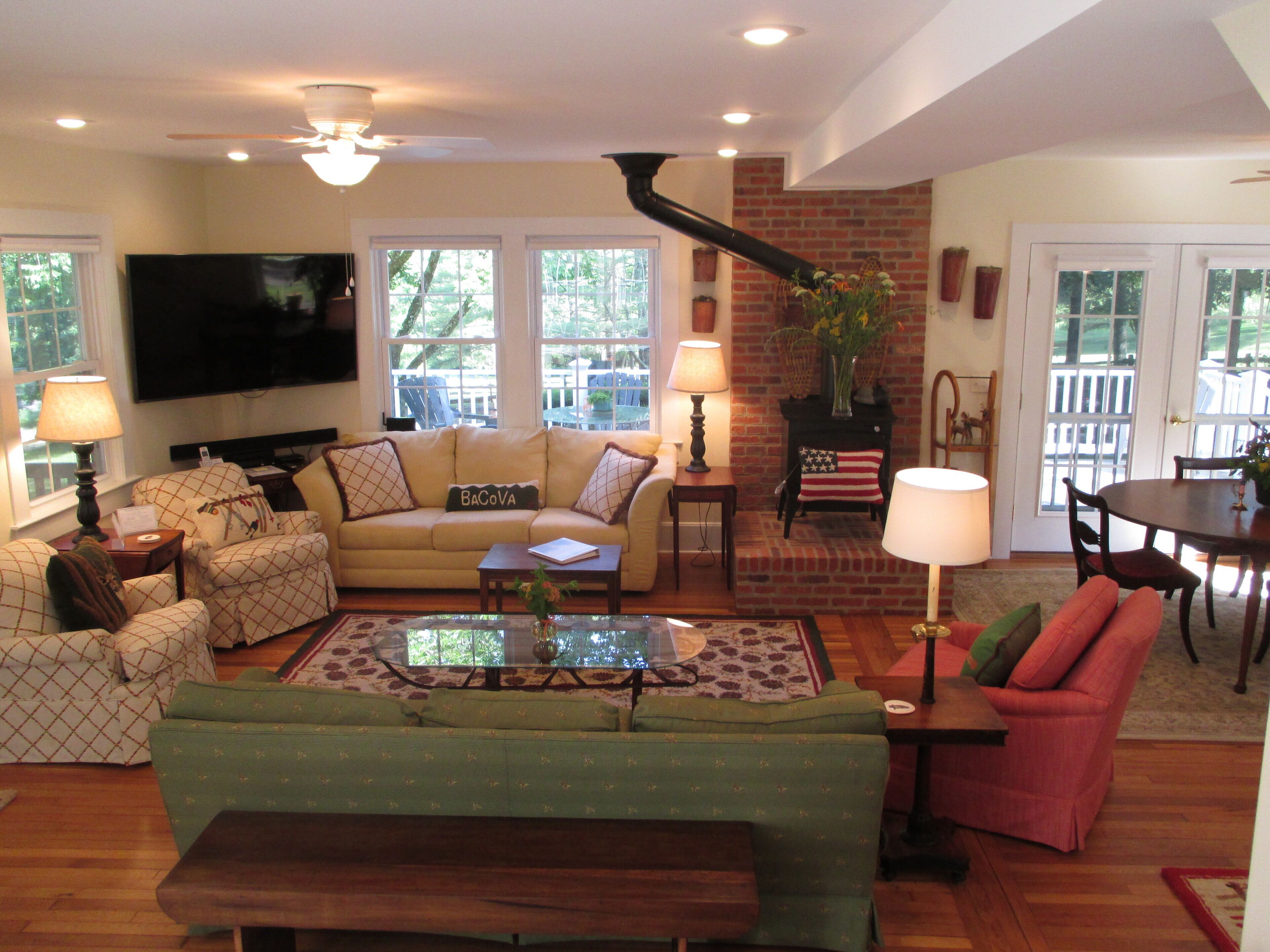 Télévision, cheminée