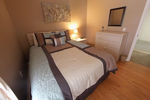 3 chambres, fer et planche à repasser, lit parapluie, Wi-Fi gratuit