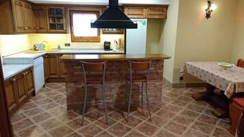 Réfrigérateur, micro-ondes, four, lave-vaisselle