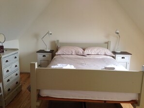 2 chambres, fer et planche à repasser, lit parapluie, Wi-Fi gratuit