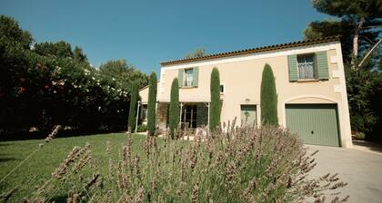Opulent Private Villa. Private Heated Pool, 5 minute drive to center