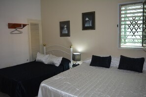 Minibar, coffres-forts dans les chambres, rideaux occultants